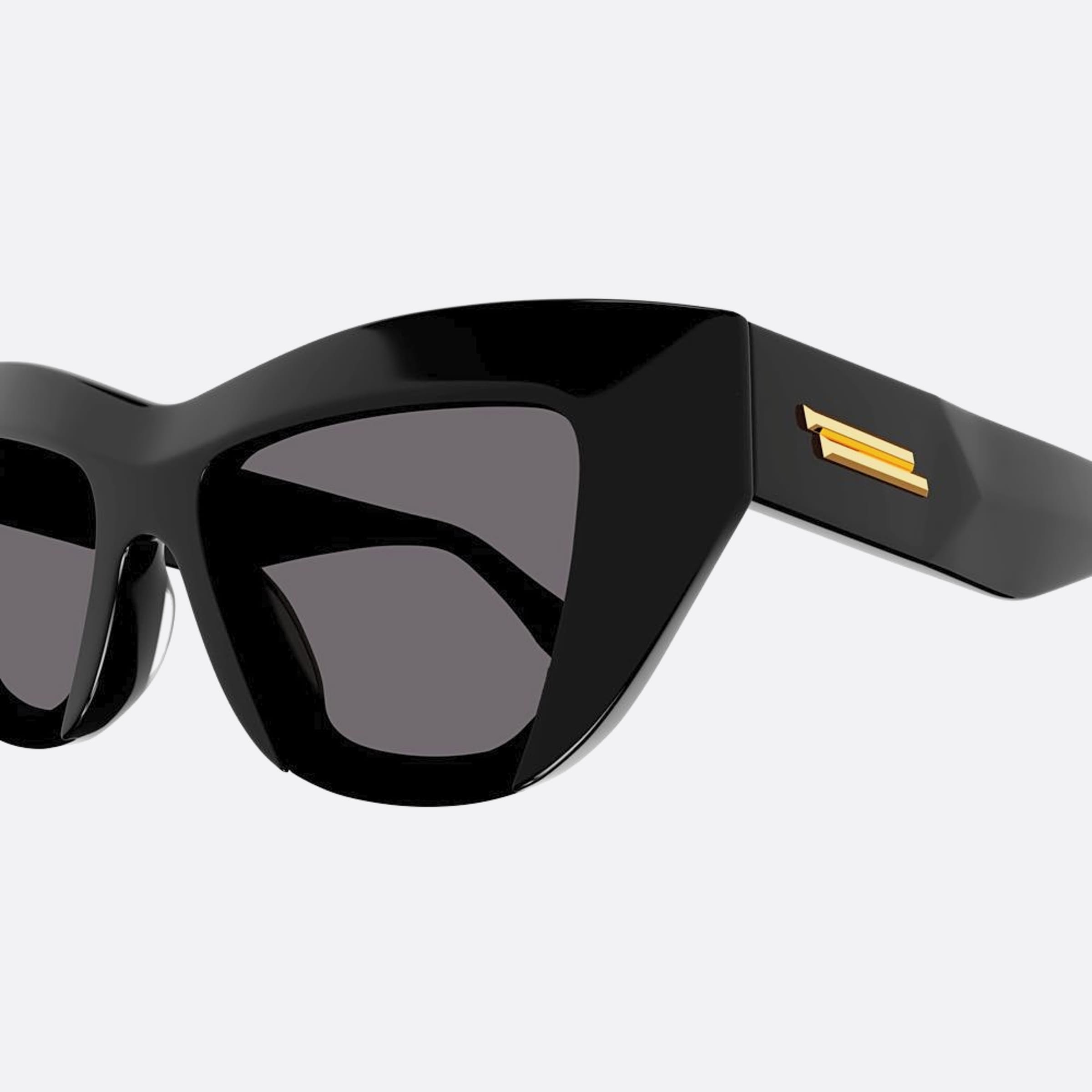 Bottega 52mm Veneta Black Squared Woman Sunglasses - Lifestyle Shot