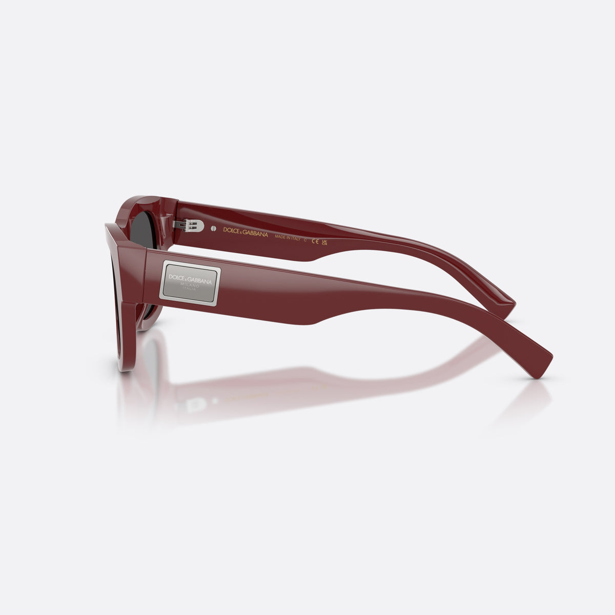 Dolce & Gabbana DG4509 309187 sunglasses, red square frame for men, plain bridge, integrated into frame, full-rim frame, side view