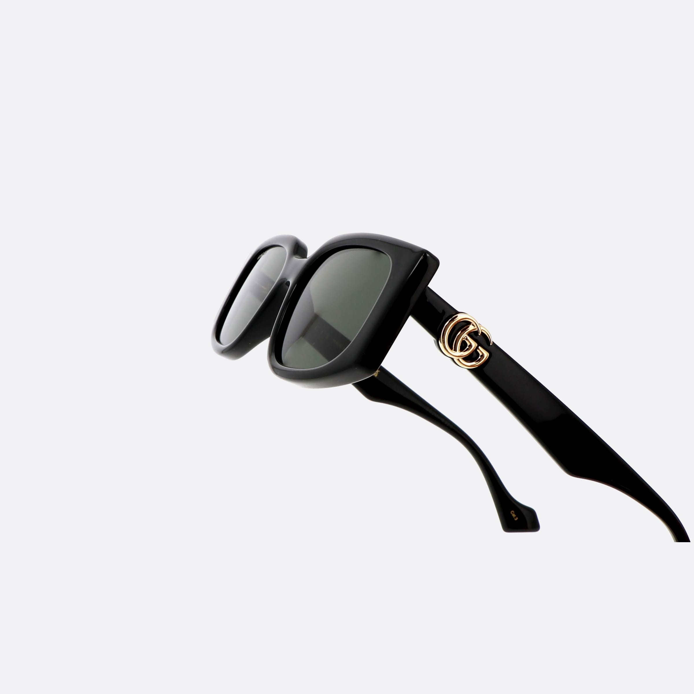 Gucci 55mm Logo Black Squared Woman Sunglasses - Lifestyle Shot