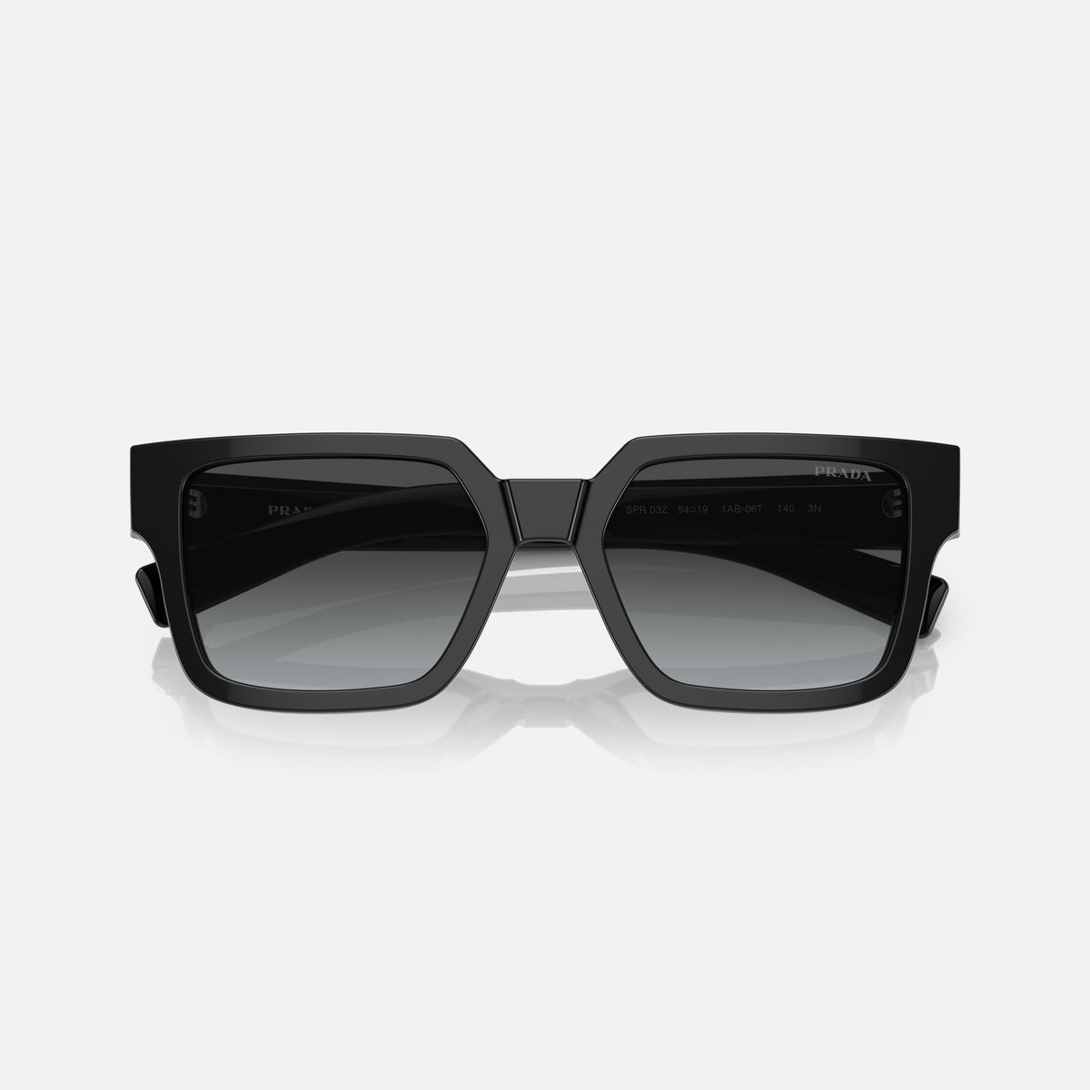 Ochelari de soare Prada PR 03ZS 1AB-06T, pillow negru, pentru bărbați, punte dublă simplă, logo al brandului pe braț, cu brațele pliate