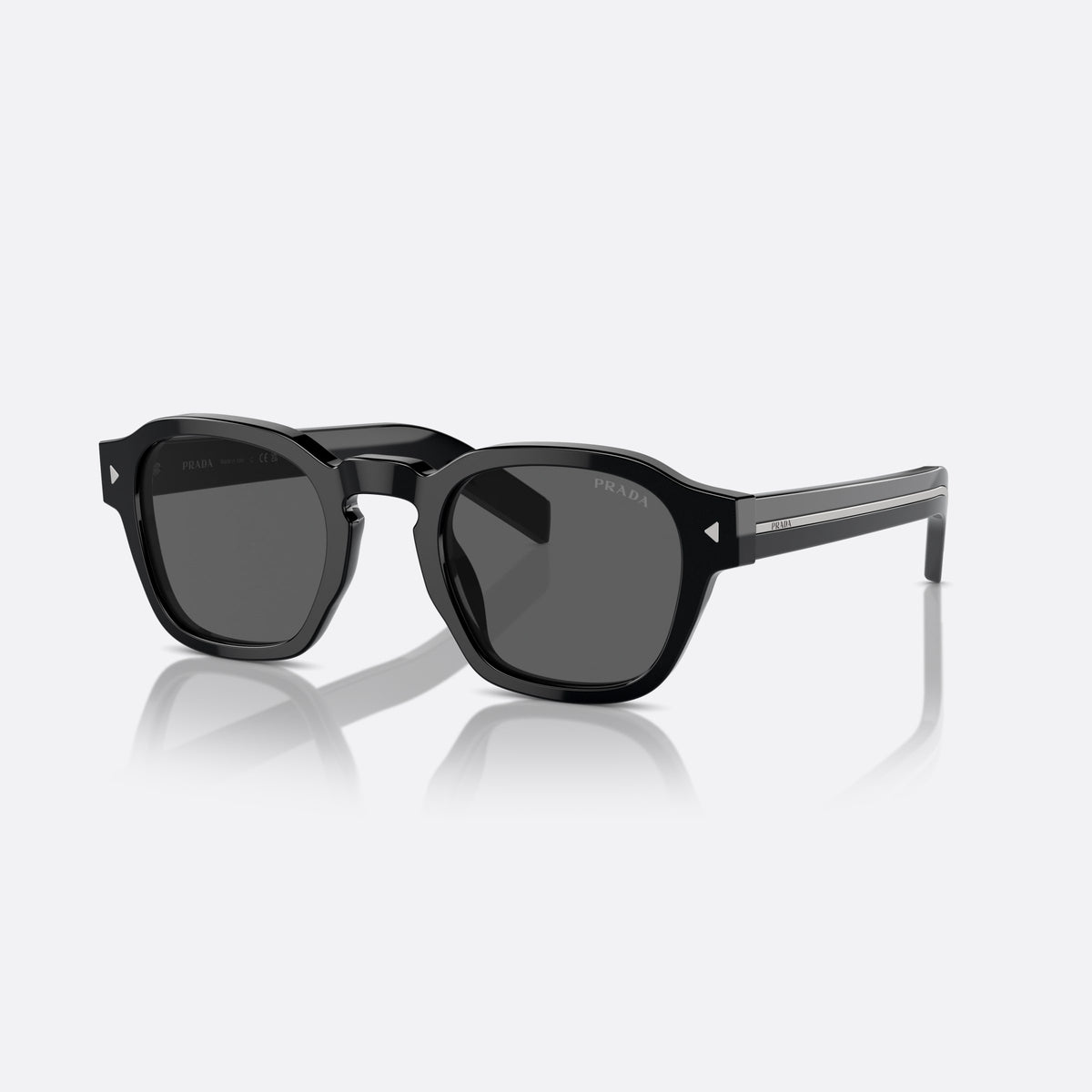 Ochelari de soare Prada PR A16S 16K-731, pantos negru, pentru bărbați, literele brandului pe brațe, brațe plate cu capete înguste