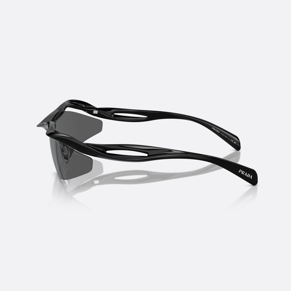 Ochelari de soare Prada PR A25S 1AB5S0, cat eye negru, pentru femei, punte dublă sculptată, literele brandului pe brațe, vedere laterală