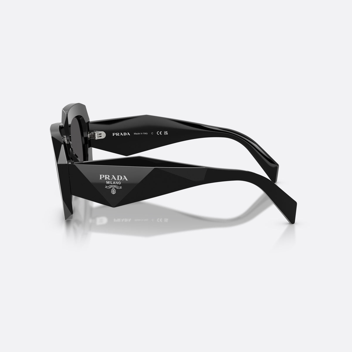 Ochelari de soare Prada PR B23S 16K08Z, patrati negru, pentru femei, punte simplă cu margini înclinate, brațe late cu fațete, vedere laterală