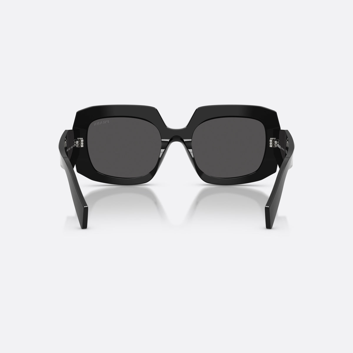 Ochelari de soare Prada PR B23S 16K08Z, patrati negru, pentru femei, punte simplă cu margini înclinate, brațe late cu fațete, vedere din spate