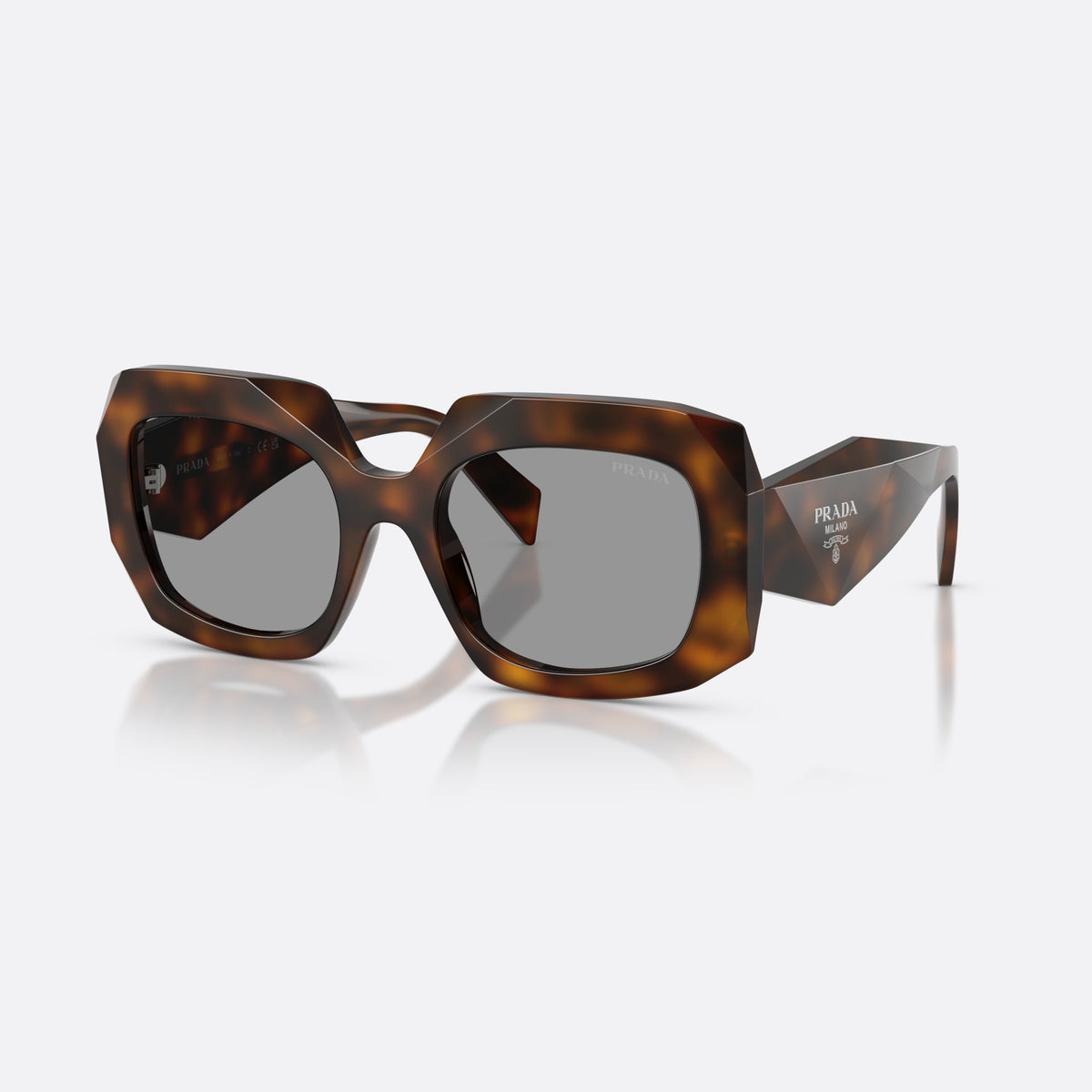Ochelari de soare Prada PR B23S 20D50Q, patrati havana, pentru femei, punte simplă care unește lentilele, placă cu logo pe braț