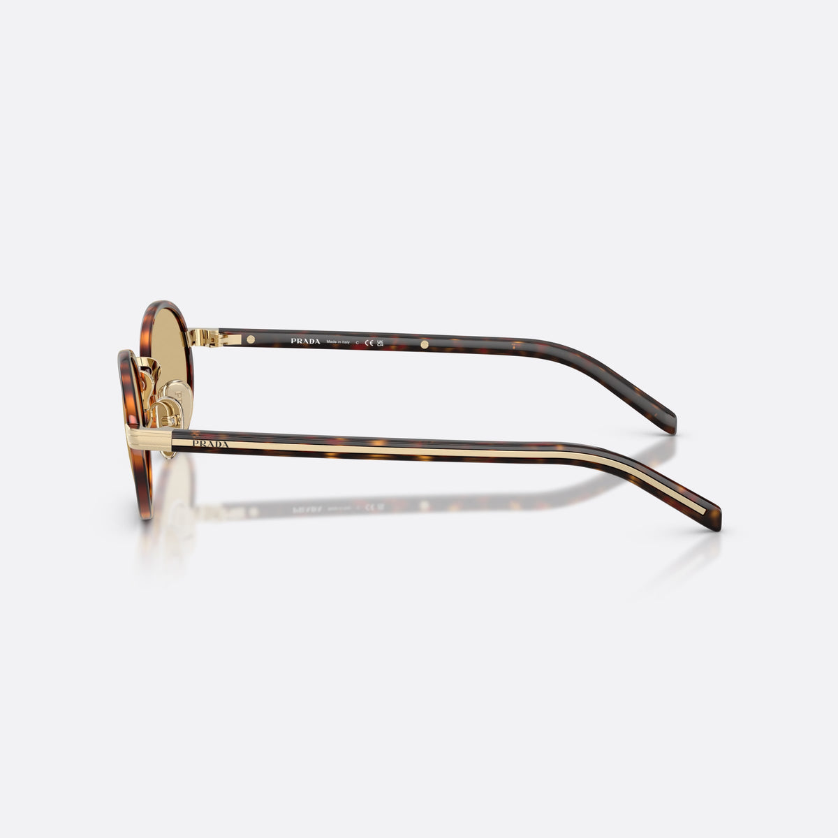 Ochelari de soare Prada PR B56S 21E10R, ovali havana, pentru femei, punte metalică simplă, literele brandului pe brațe, vedere laterală