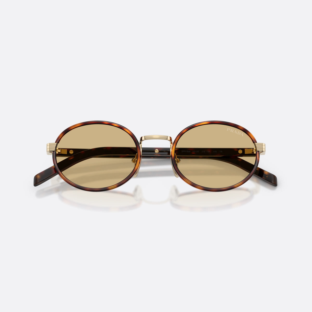 Ochelari de soare Prada PR B56S 21E10R, ovali havana, pentru femei, punte metalică simplă, literele brandului pe brațe, cu brațele pliate