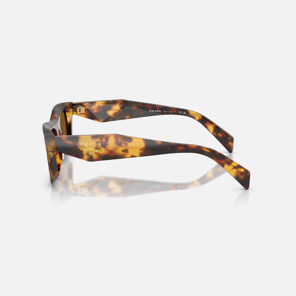 Ochelari de soare Prada PR C06S 14L10U, pillow havana, pentru femei, punte simplă cu arc larg, literele brandului pe brațe, vedere laterală
