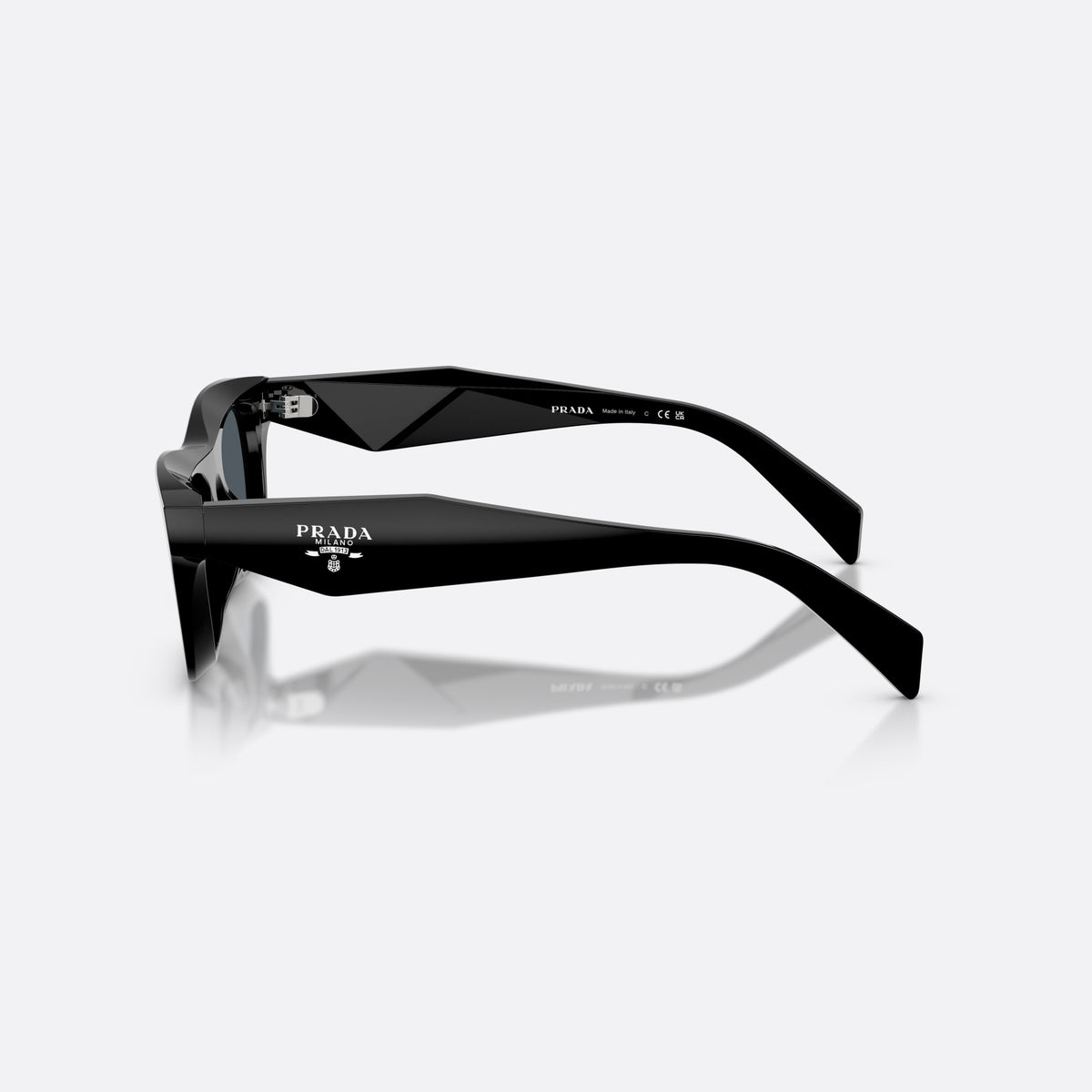 Ochelari de soare Prada PR C06S 16K70B, pillow negru, pentru femei, punte simplă, literele brandului pe brațe, ramă completă, vedere laterală