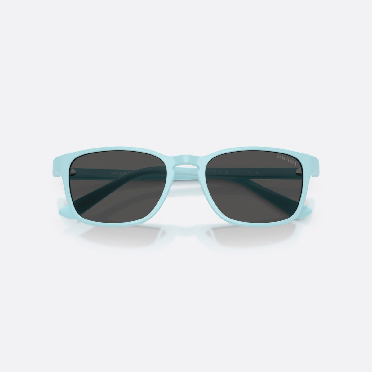 Ochelari de soare Prada PR D13SU 25I08Z, pillow albastru, pentru bărbați, literele brandului pe brațe, brațe plate, înguste spre capăt, cu brațele pliate