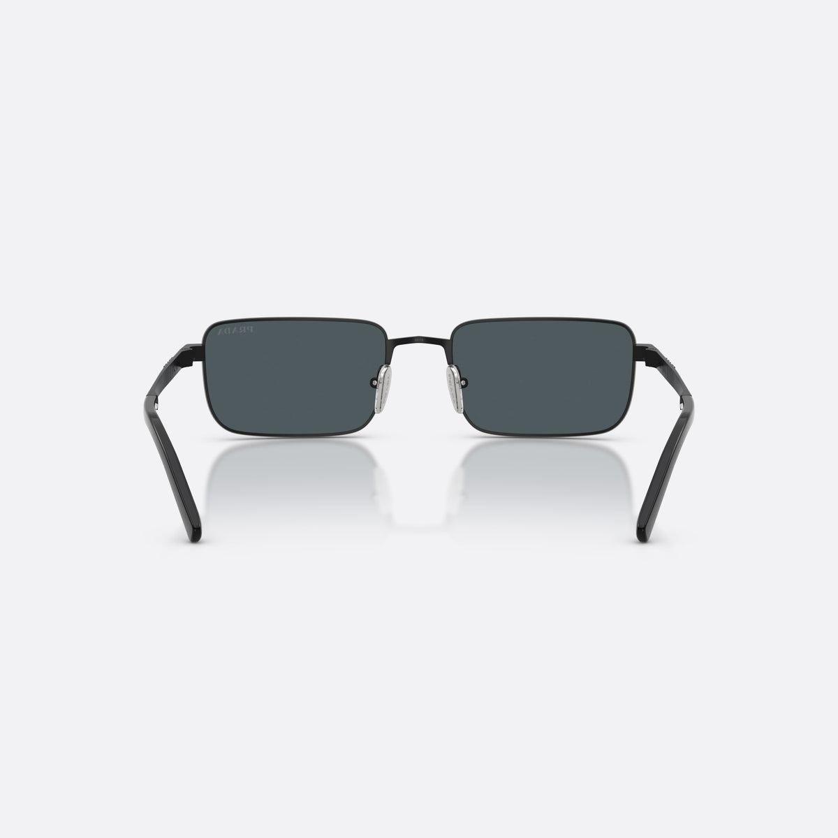 Ochelari de soare Prada PR D54S 7AB70B, rectangulari negru, pentru bărbați, punte metalică simplă, literele brandului pe brațe, vedere din spate