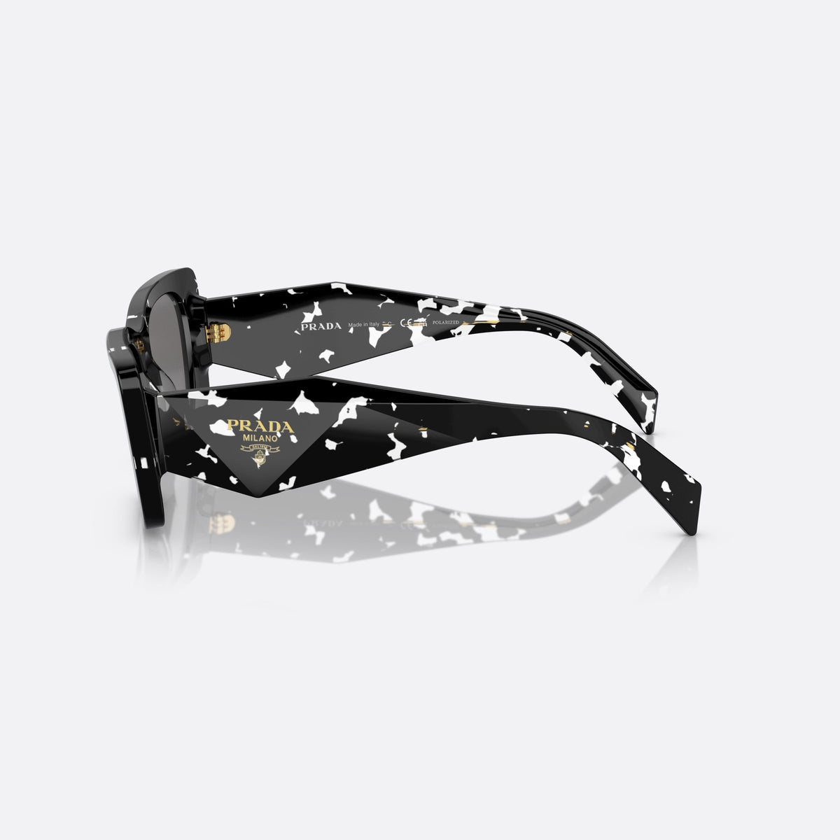 Ochelari de soare Prada Symbole PR 08YS 15S-5Z1, fluture negru, pentru femei, punte simplă, integrată, literele brandului pe brațe, vedere laterală