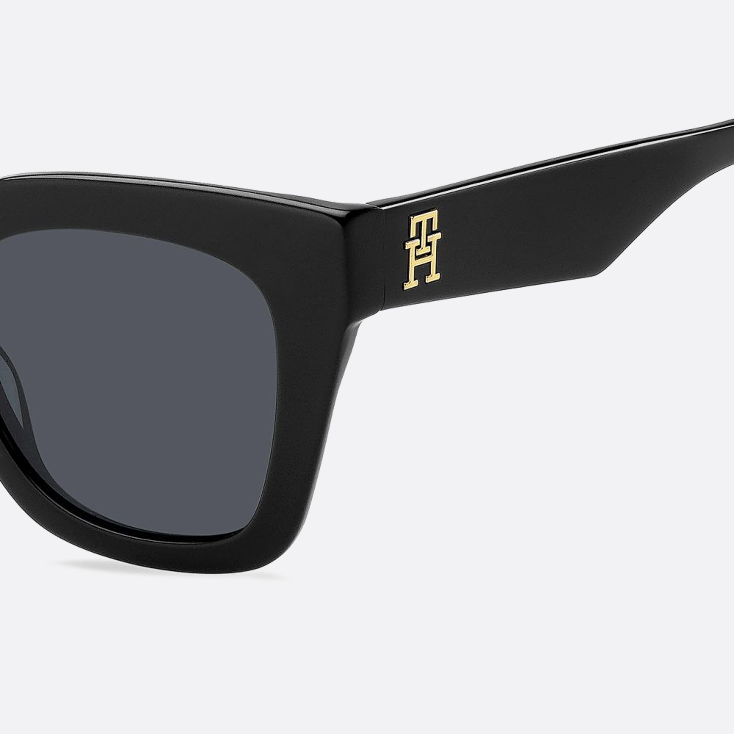 Tommy 50mm Hilfiger Black Squared Women Sunglasses - Detail View