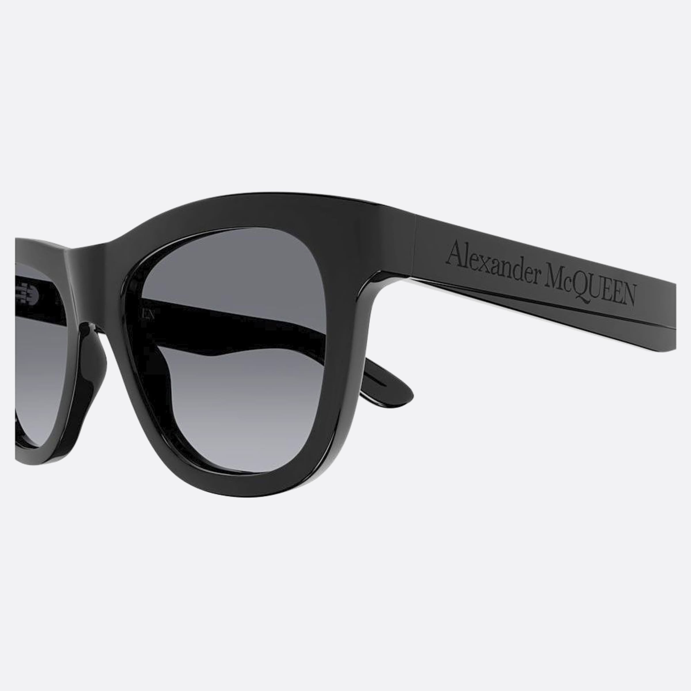 Alexander 54mm Mcqueen Black Squared Man Sunglasses - Detail View