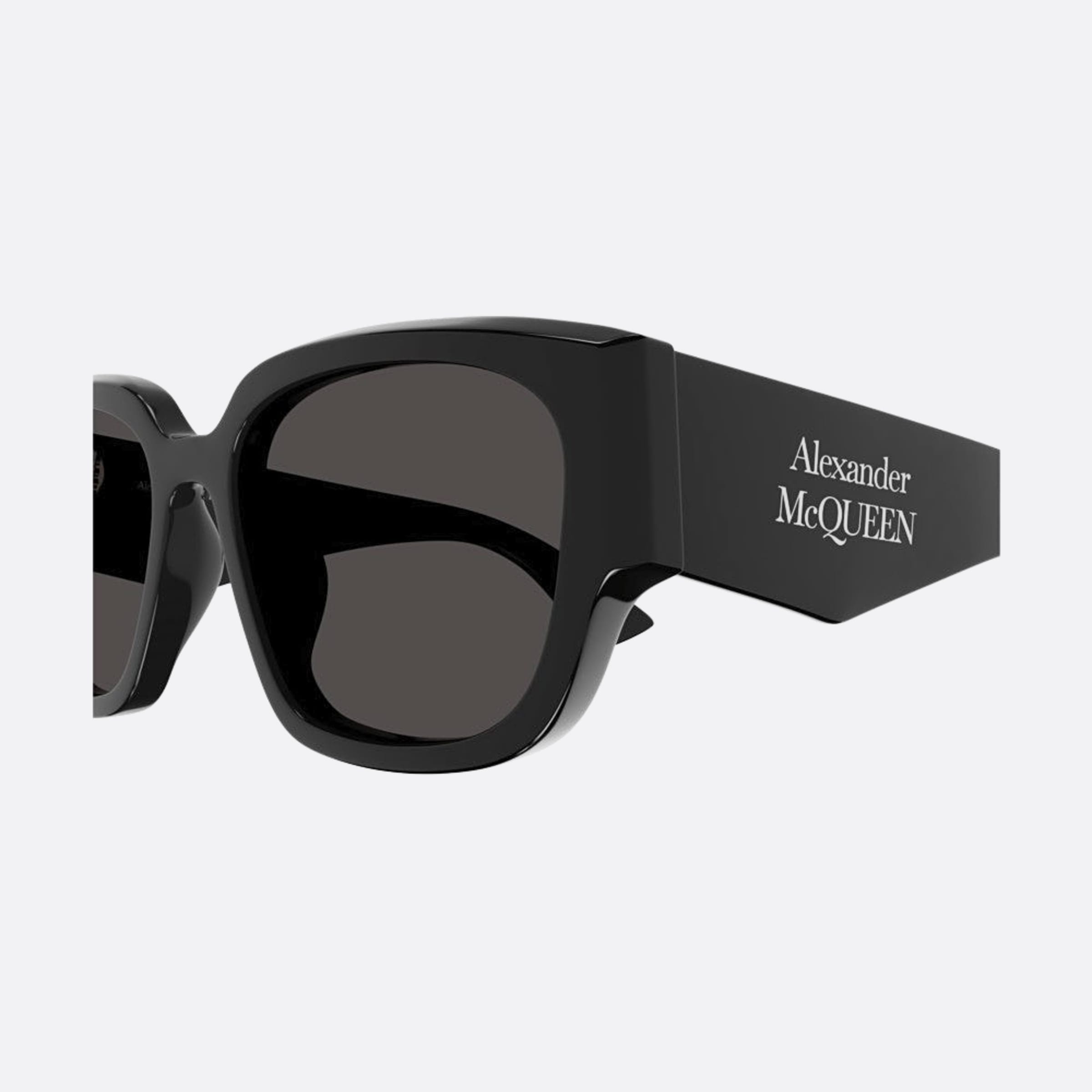 Alexander 55mm Mcqueen Black Squared Woman Sunglasses - Detail View