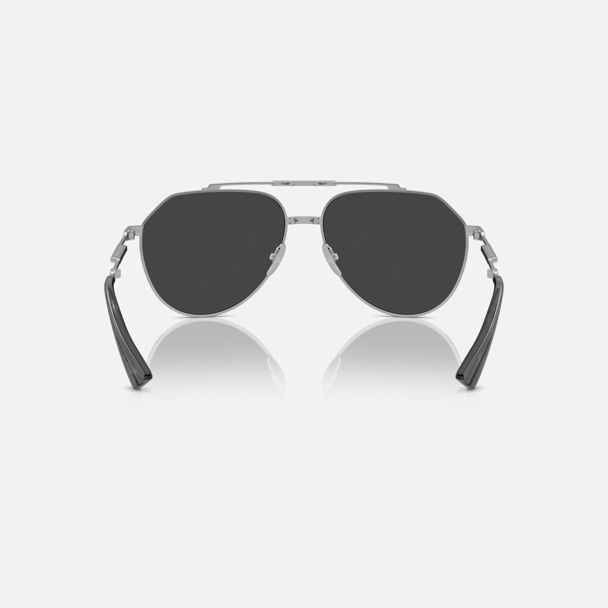 Ochelari de soare Dolce & Gabbana DG2302 136648, pilot argintiu, pentru bărbați, punte dublă cu bară superioară, brațe subțiri, conice, vedere din spate