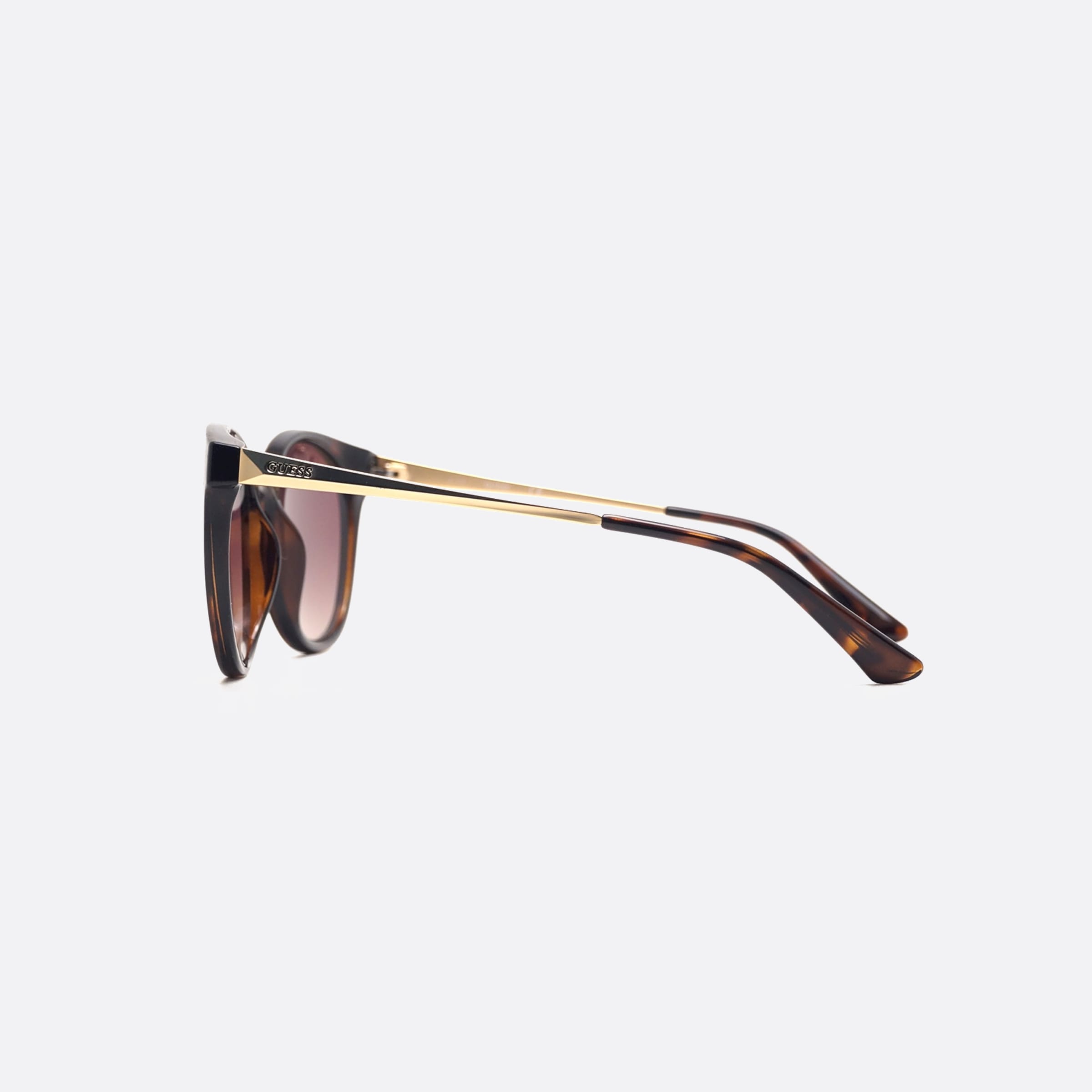 Guess 52mm Gu7503 52f Tortoise Oval Unisex Sunglasses - Lifestyle Shot