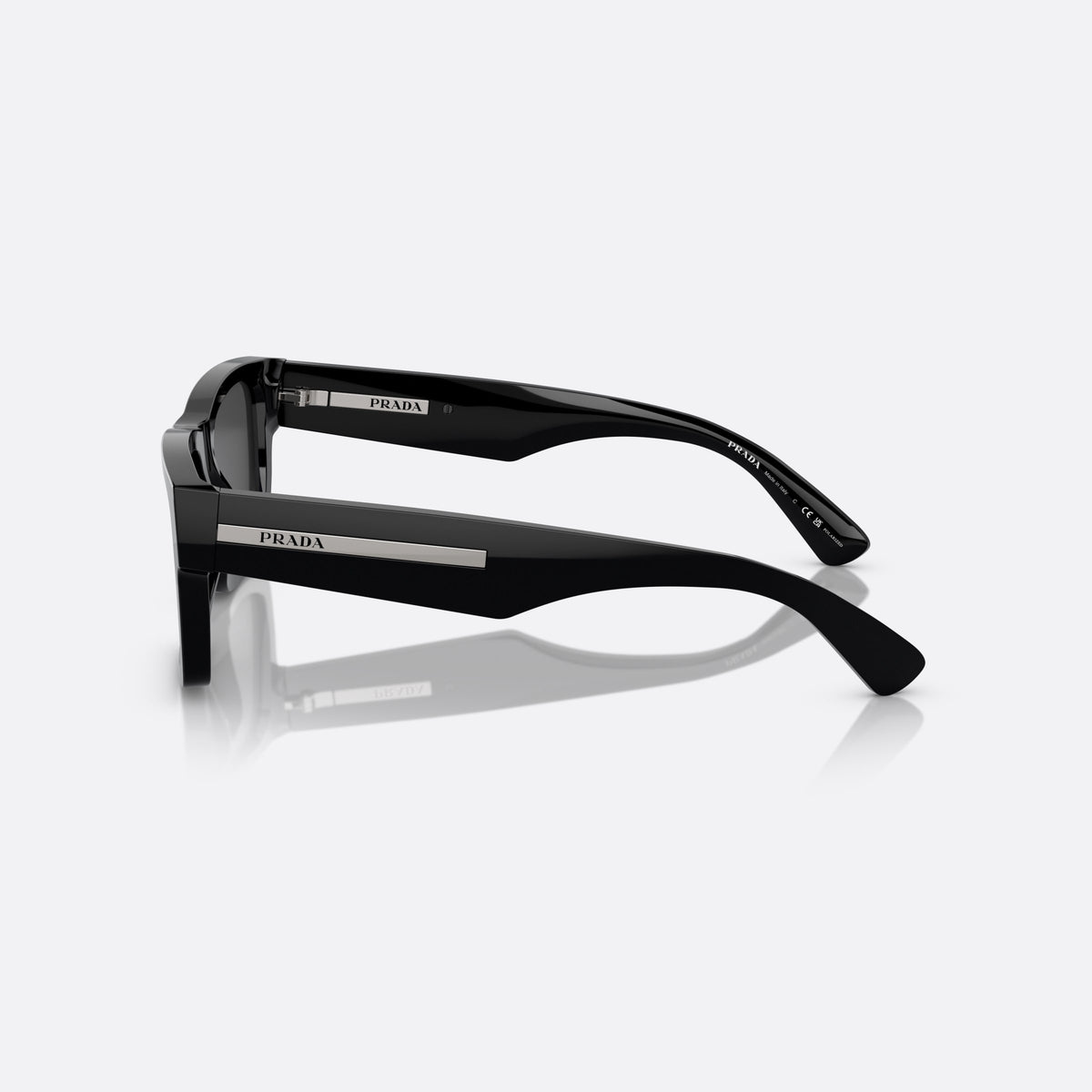 Ochelari de soare Prada PR 25ZS 1AB08G, rectangulari negru, pentru bărbați, punte simplă, litere ale brandului pe braț, ramă completă, vedere laterală