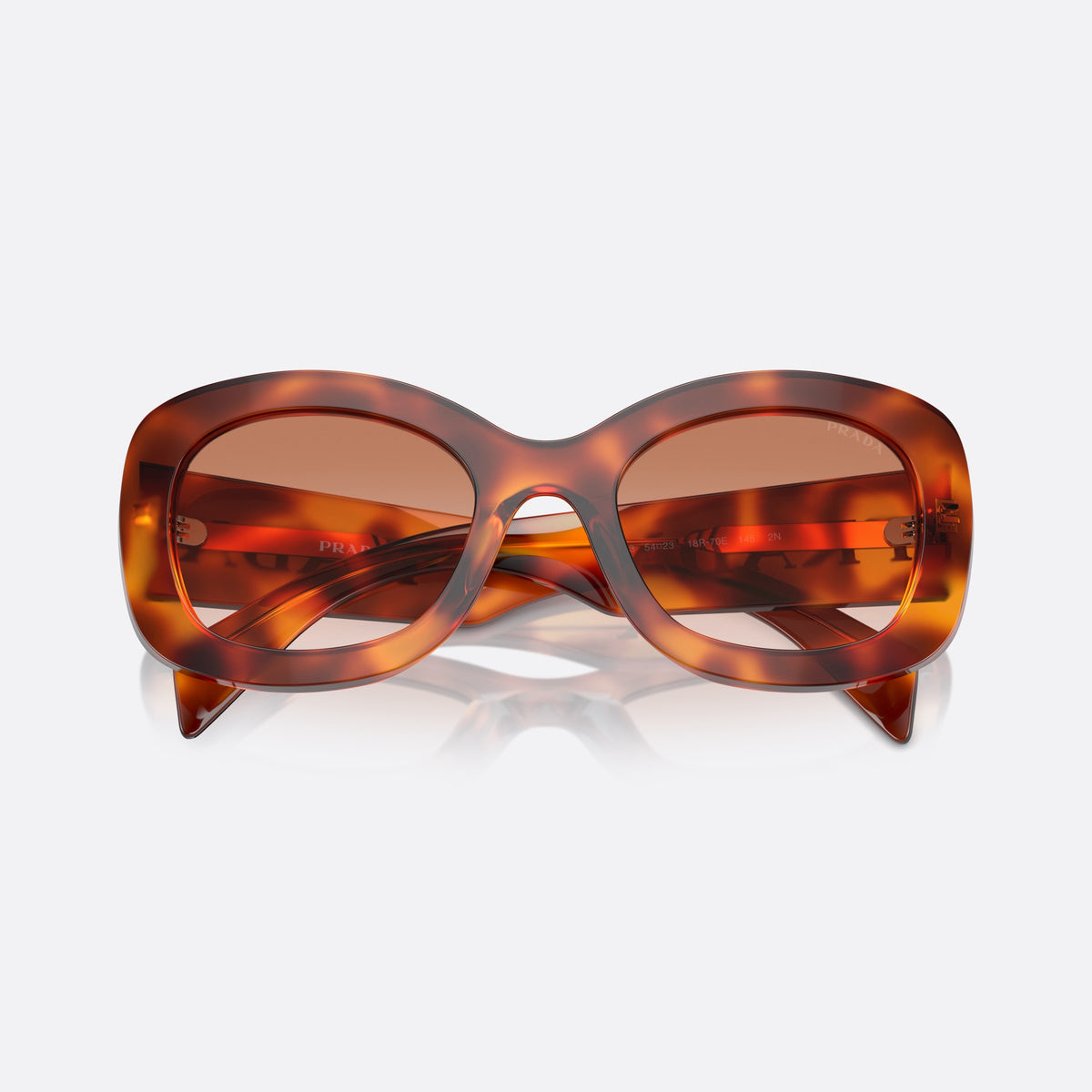 Ochelari de soare Prada PR A13S 18R70E, fluture havana, pentru femei, punte simplă, litere ale brandului pe lentilă, ramă completă, cu brațele pliate