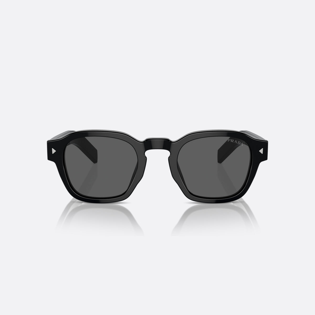 Ochelari de soare Prada PR A16S 16K-731, pantos negru, pentru bărbați, literele brandului pe brațe, brațe plate cu capete înguste, vedere din față