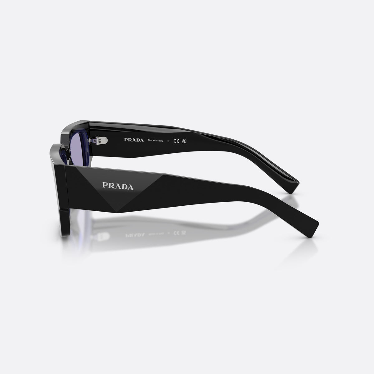 Ochelari de soare Prada PR B17S 16K01O, rectangulari negru, pentru bărbați, punte dublă simplă, litere ale brandului pe față, vedere laterală