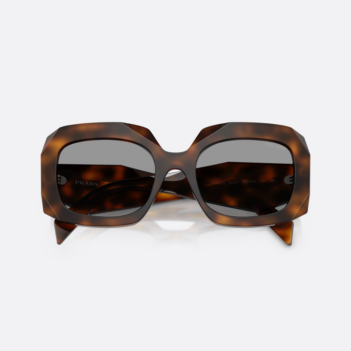 Ochelari de soare Prada PR B23S 20D50Q, patrati havana, pentru femei, punte simplă care unește lentilele, placă cu logo pe braț, cu brațele pliate