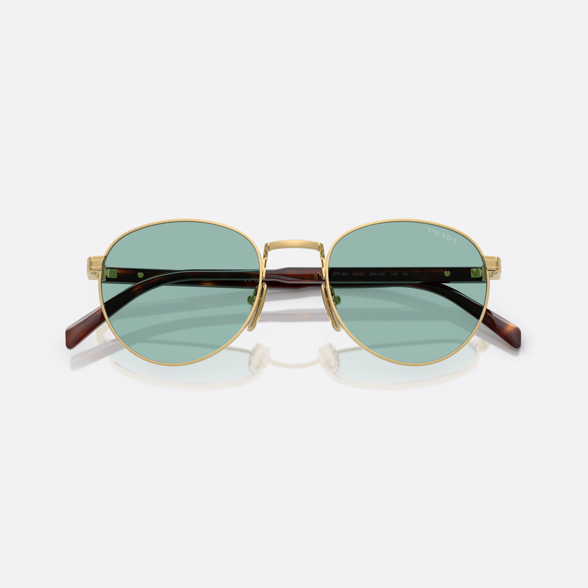 Ochelari de soare Prada PR B51S 5AK40K GLBL, ovali auriu, pentru bărbați, punte metalică simplă, literele brandului pe brațe, cu brațele pliate