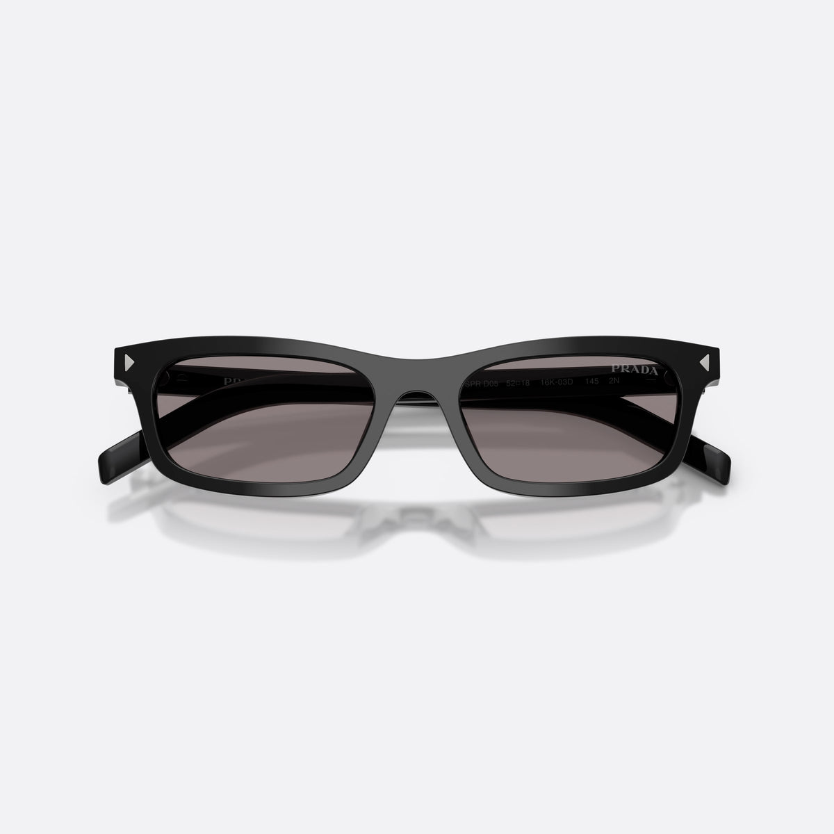 Ochelari de soare Prada PR D05S 16K03D, pillow negru, pentru femei, punte simplă, litere ale brandului pe brațe, ramă completă, cu brațele pliate