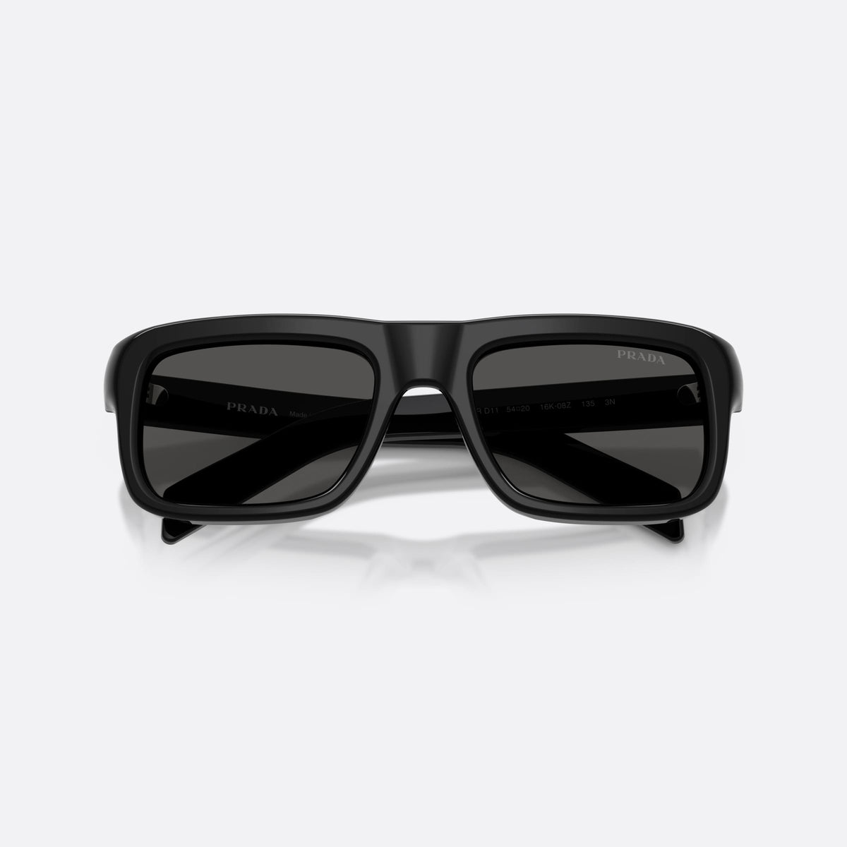 Ochelari de soare Prada PR D11S 16K08Z, rectangulari negru, pentru bărbați, punte simplă, integrată în față, brațe late și plate, cu brațele pliate