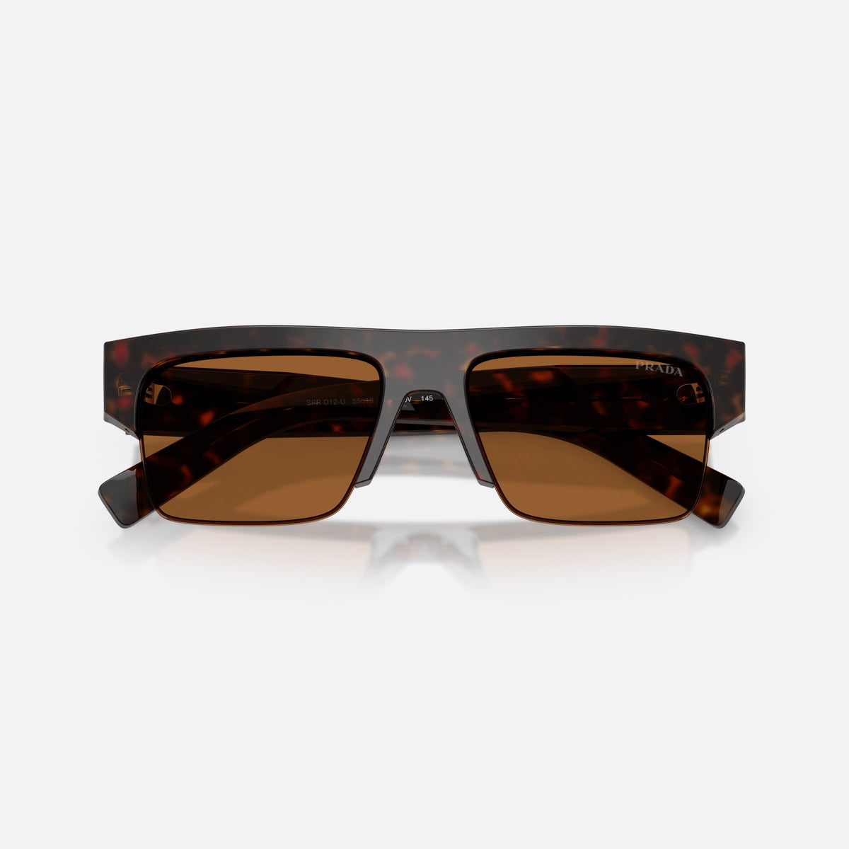Ochelari de soare Prada PR D12SU 17N20V, rectangulari havana, pentru bărbați, punte simplă cu bară groasă sus, literele brandului pe brațe, cu brațele pliate