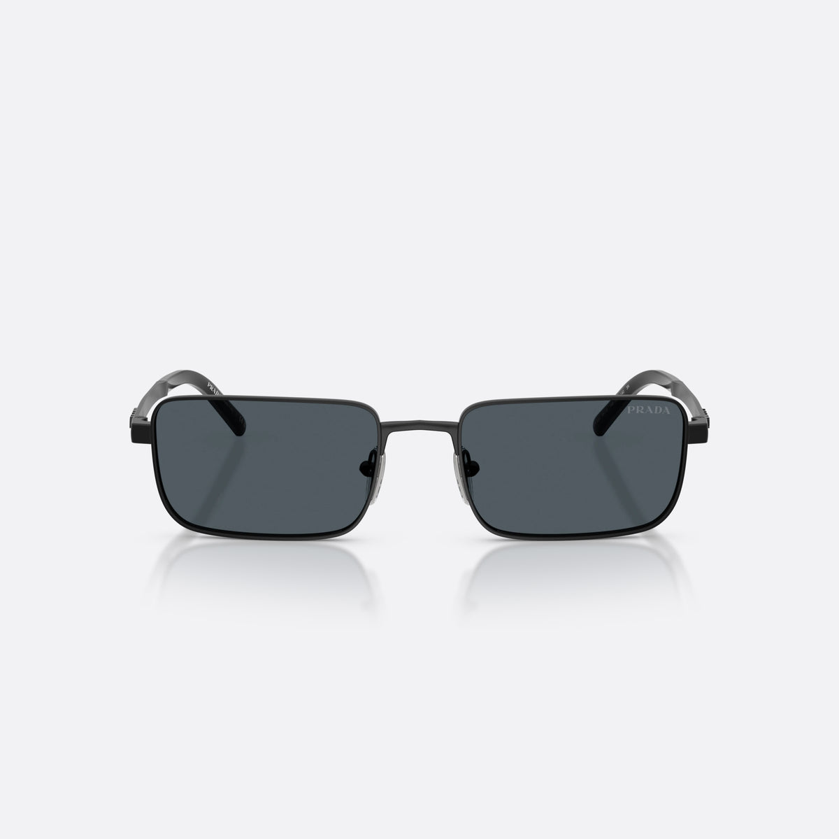 Ochelari de soare Prada PR D54S 7AB70B, rectangulari negru, pentru bărbați, punte metalică simplă, literele brandului pe brațe, vedere din față