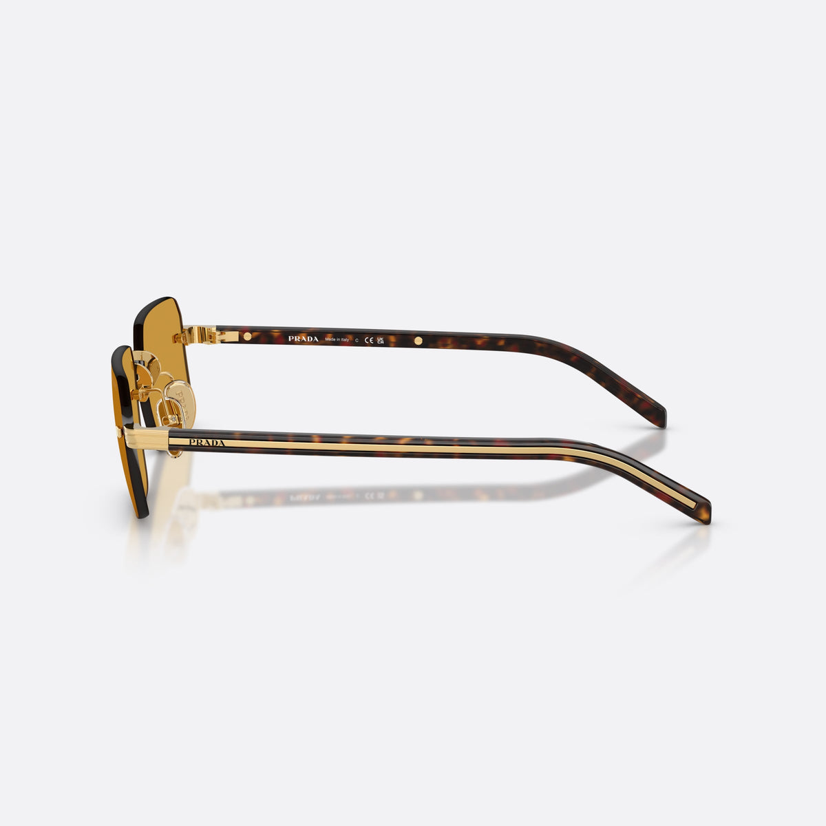 Ochelari de soare Prada PR D55S 5AK50P, rectangulari auriu, pentru bărbați, punte metalică simplă, literele brandului pe brațe, vedere laterală