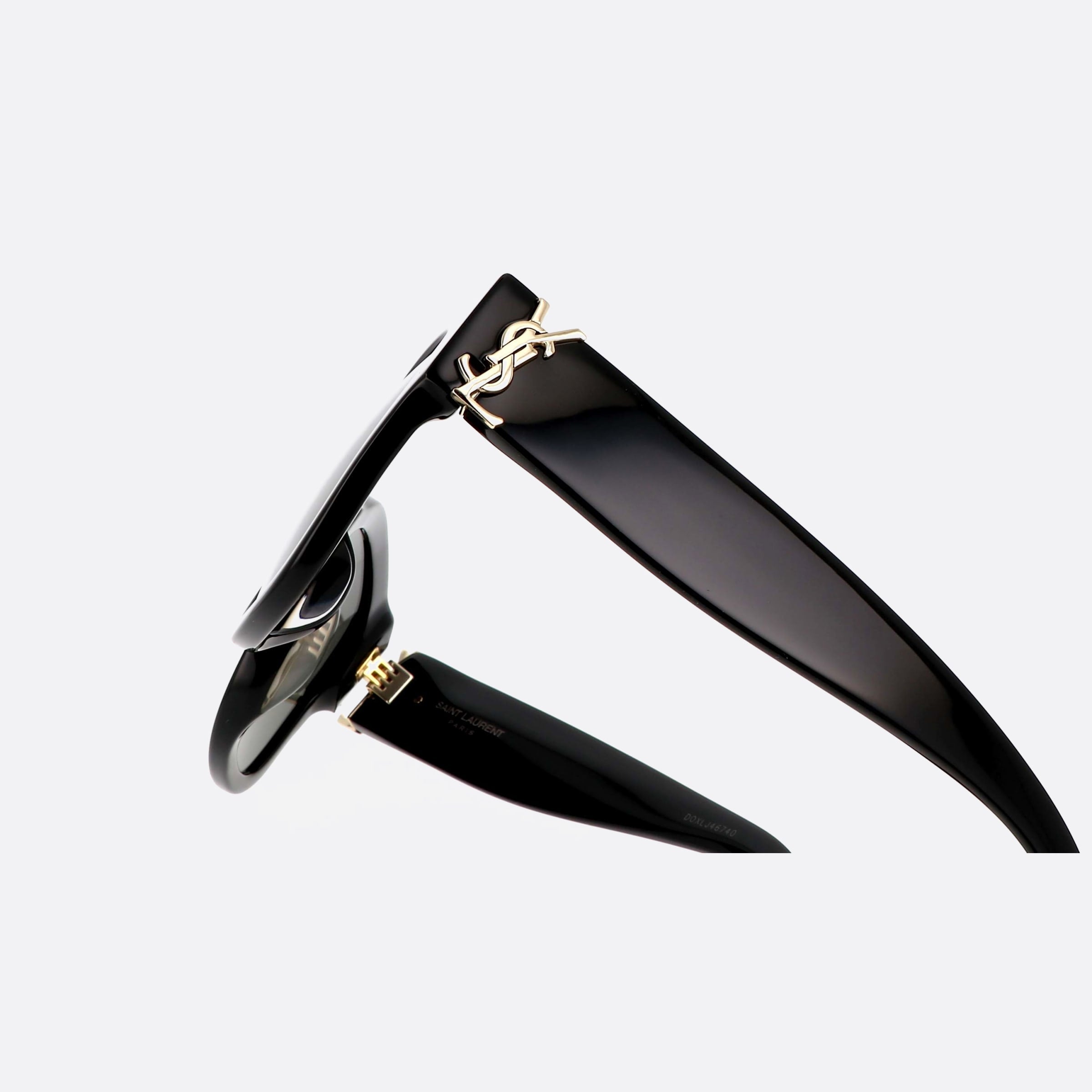 Saint 56mm Laurent Monogram M95 Black Oversize Woman Sunglasses - Lifestyle Shot