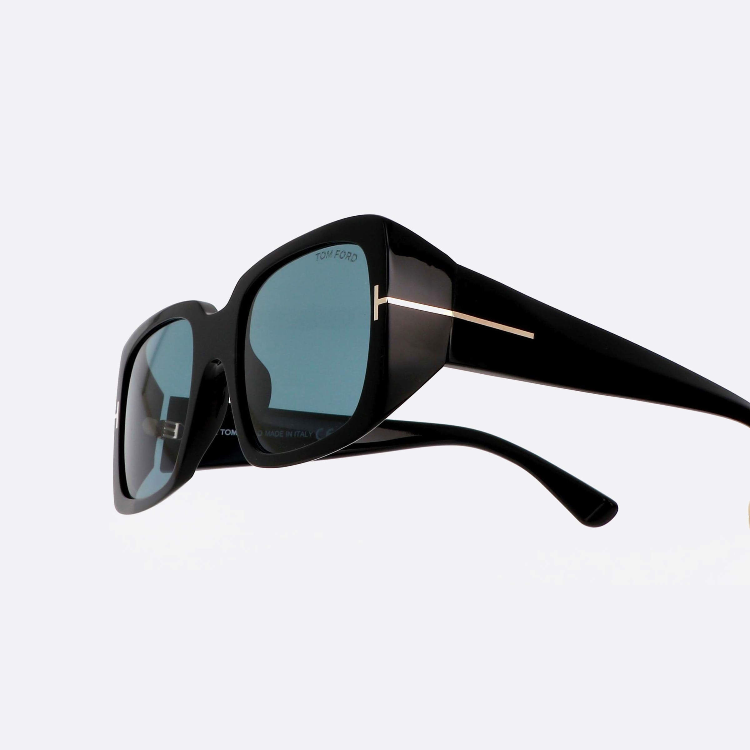 Tom 51mm Ford Ryder Ft1035 01v Black Square Unisex Sunglasses - Lifestyle Shot