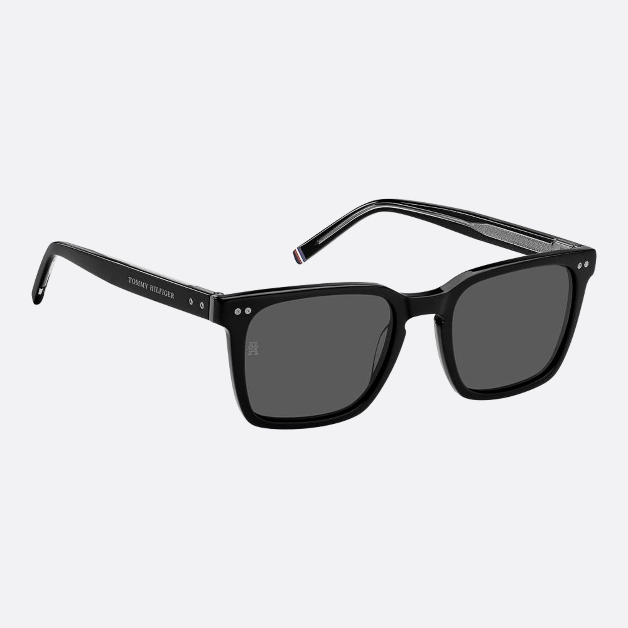Tommy 53mm Hilfiger Black Squared Men Sunglasses - Detail View