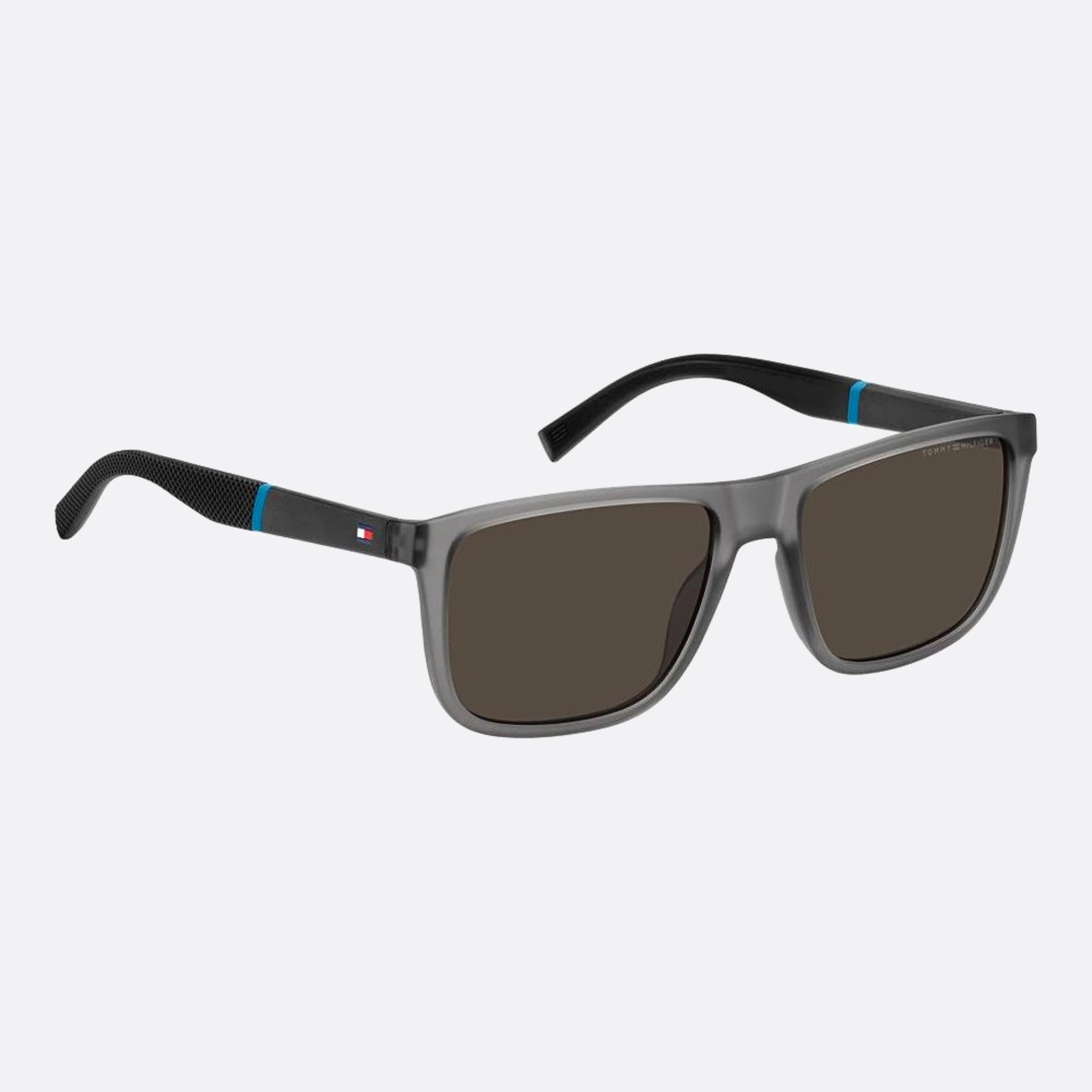 Tommy 56mm Hilfiger Riw Grey Squared Men Sunglasses - Lifestyle Shot