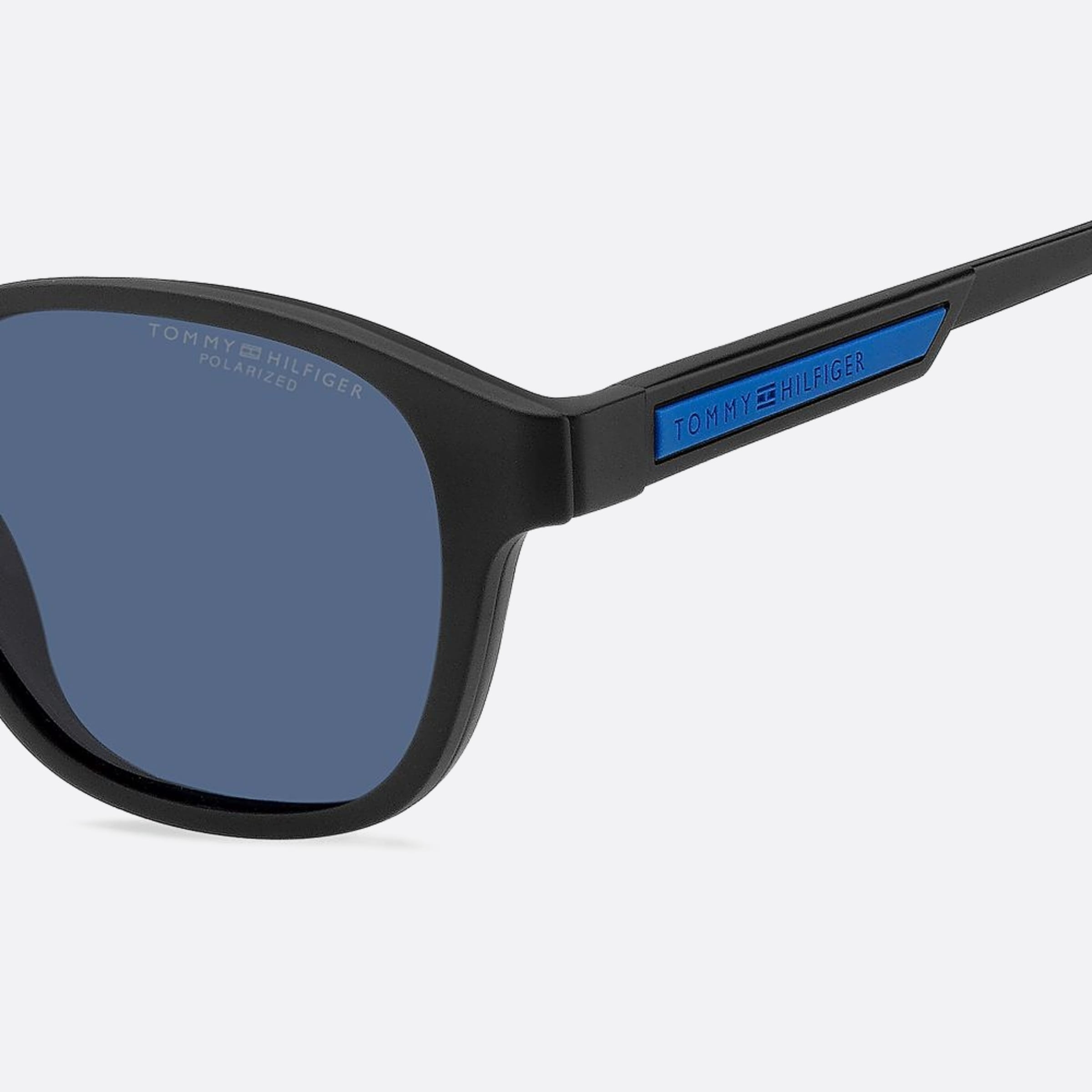 Tommy 50mm Hilfiger Black Squared Men Sunglasses - Detail View