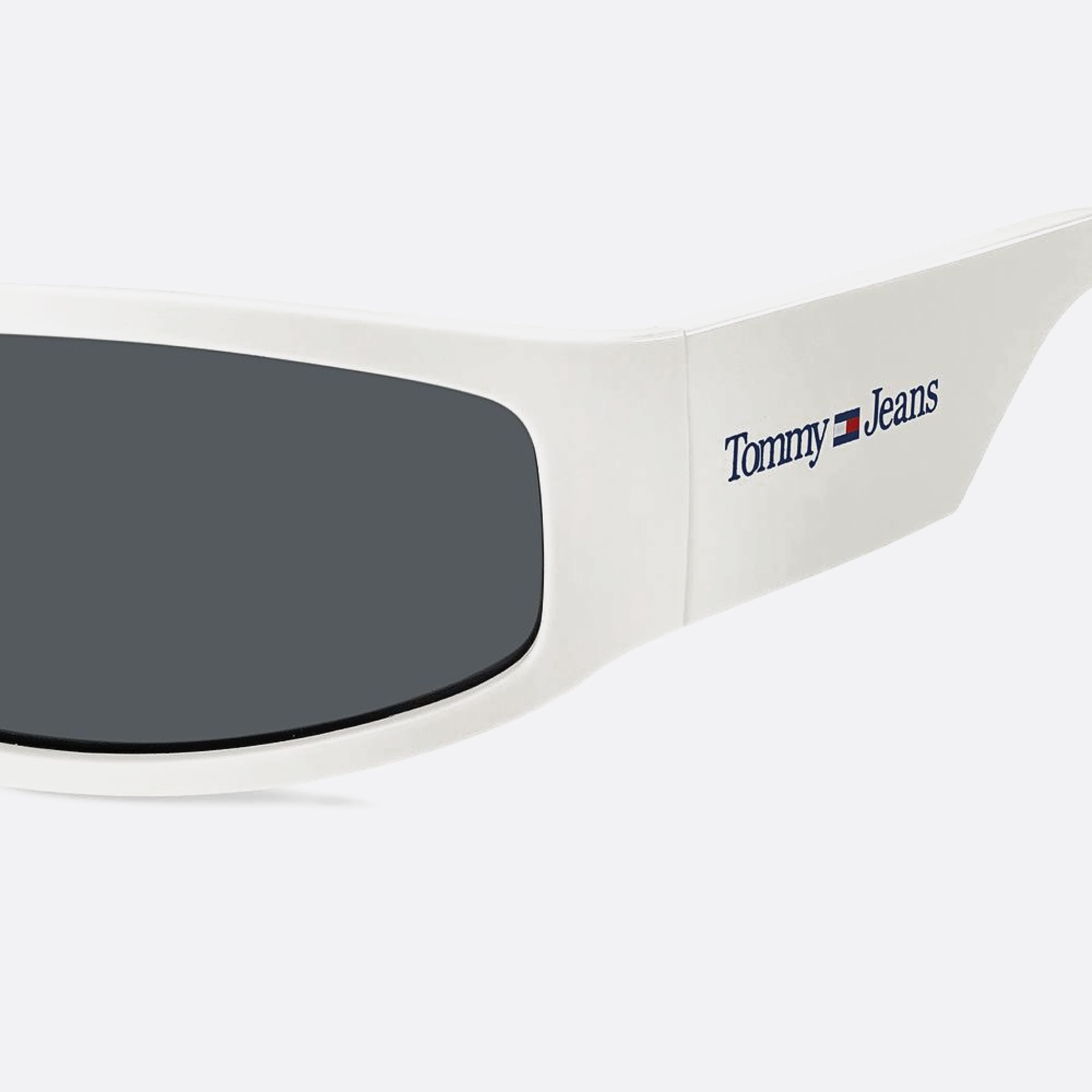 Tommy 65mm Jeans Vk6 White Geometric Unisex Sunglasses - Lifestyle Shot